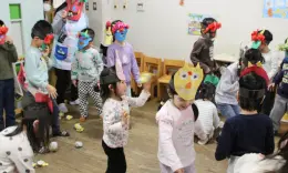 1月:もちつき大会 / 観劇会、2月:まめまき / 小学校訪問、3月:おわかれ園外保育（年長組） / おわかれ会食 / 卒園式